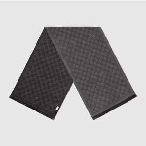 NWT Gucci GG jacquard pattern knitted scarf